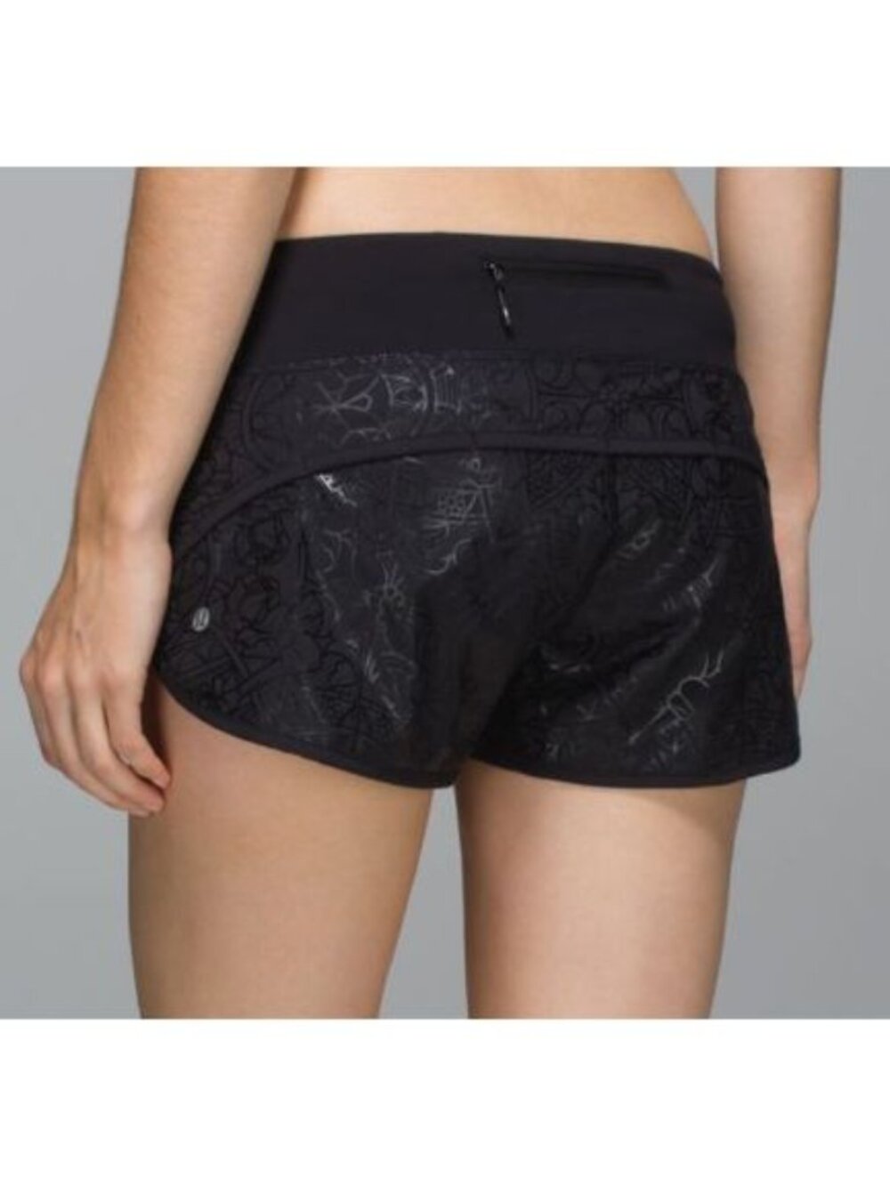 Lululemon Run Speed Up Short Sz 8 Black 2.5” love print manifesto script